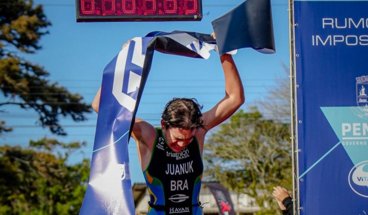 F.A. Apoia: Alejandro Juanuk conquista vitória no GP Winter Triathlon